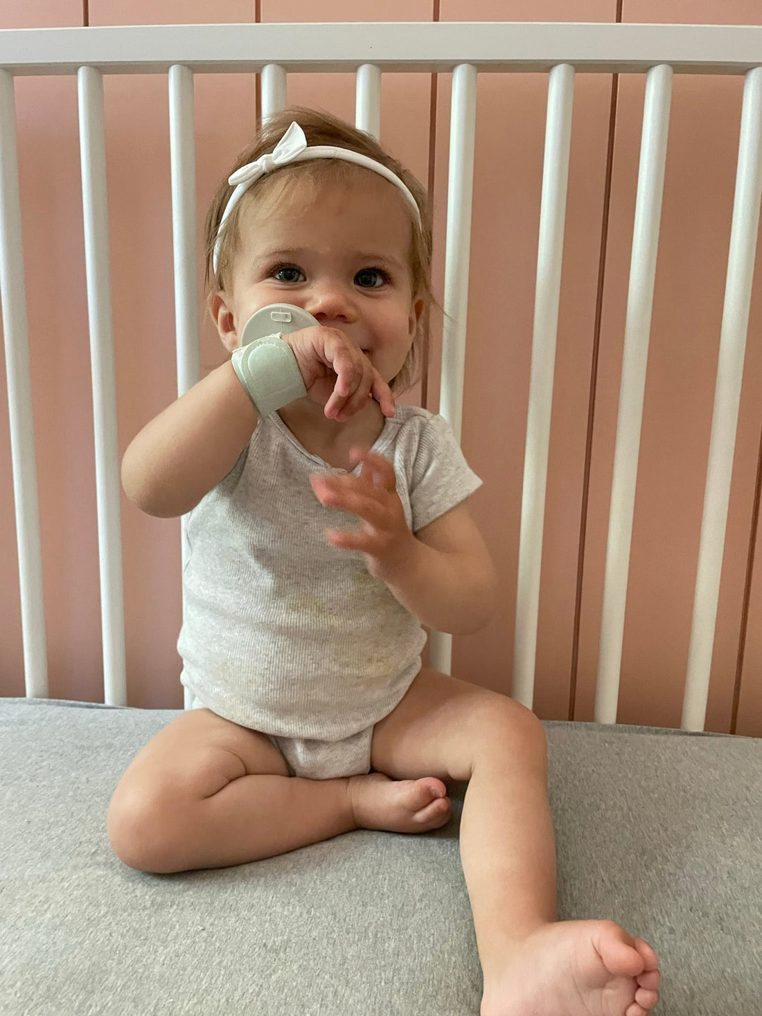 How to Keep Baby Happy During Christmas Pictures